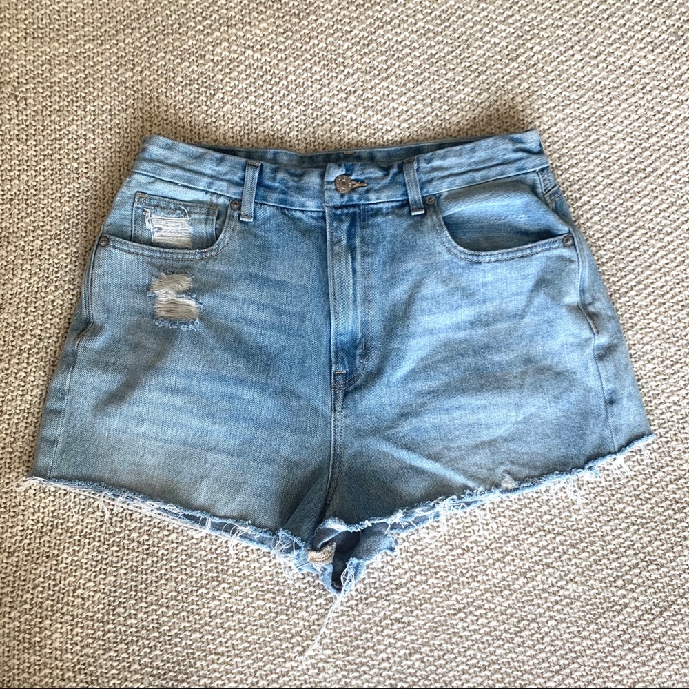 AE blue distressed curvy cutoff denim shorts